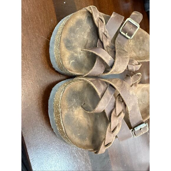 WHITE MOUNTAIN Footbeds Leather Strappy Sandals - Picture 4 of 6